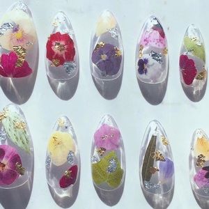 20 piece gold flake garden press ons